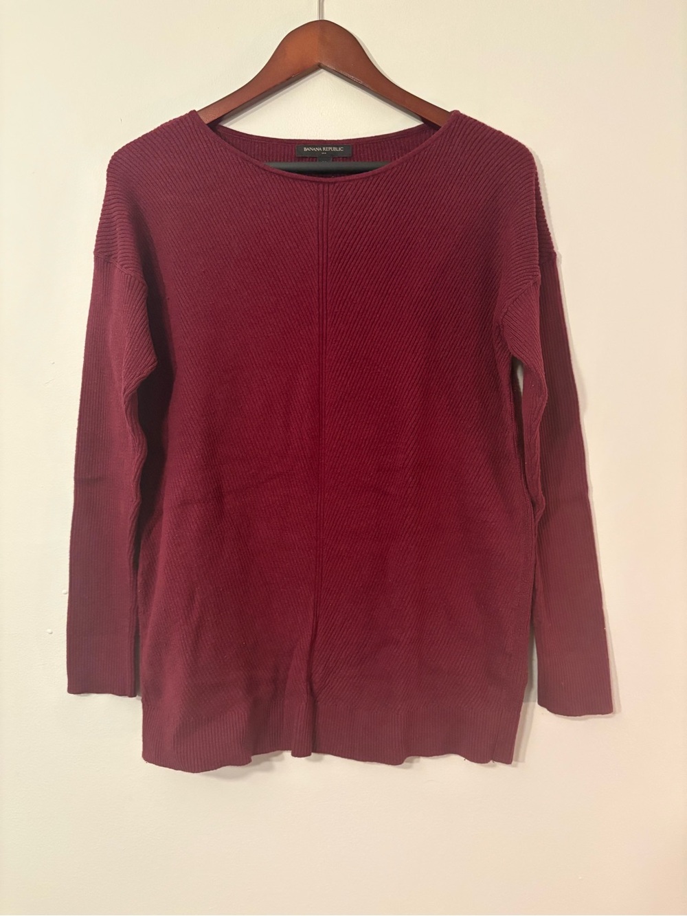 Banana Republic Burgundy Ribbed Boat Neck Sweater — Size M 🍷